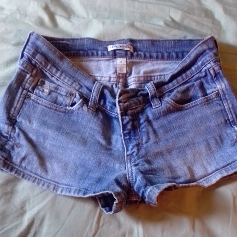 Abercrombie and Fitch Blue Denim Casual Jean Shorts, Women's size 6 - Picture 1 of 7